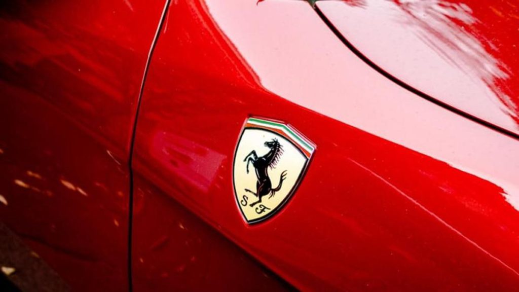 Ferrari начинает сотрудничество с Giorgio Armani