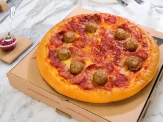 IKEA и Pizza Hut представили пиццу с фрикадельками