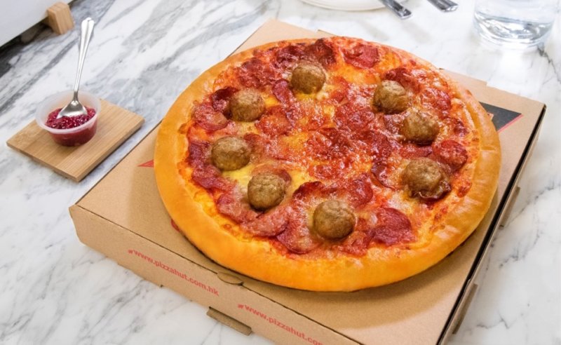 IKEA и Pizza Hut представили пиццу с фрикадельками